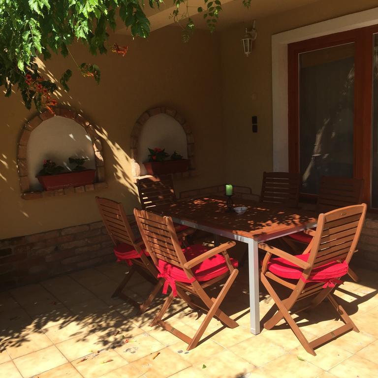 Lux Apartman Villa Hajdúszoboszló Habitación foto